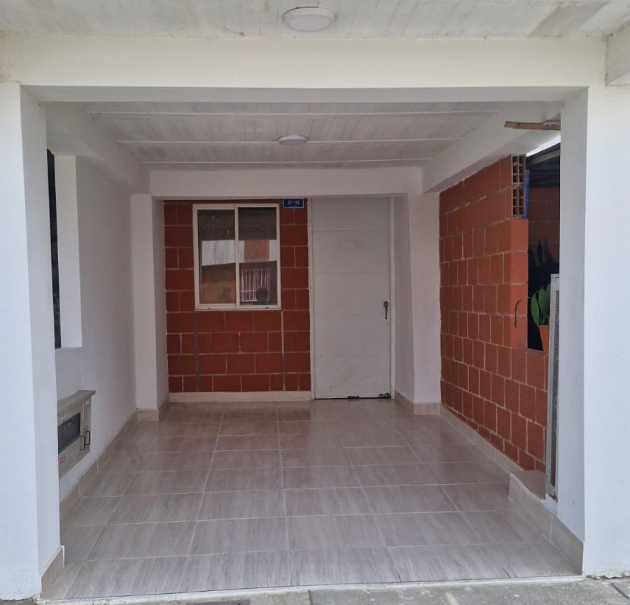 VENTA CASA 2 PISOS B. MANZANARES CIUDAD DEL VALLE - CANDELARIA CH