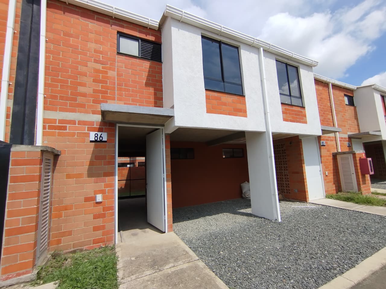 VENTA CASA OBRA GRIS CONJUNTO RES. ENTREVIENTOS JAMUNDI CH