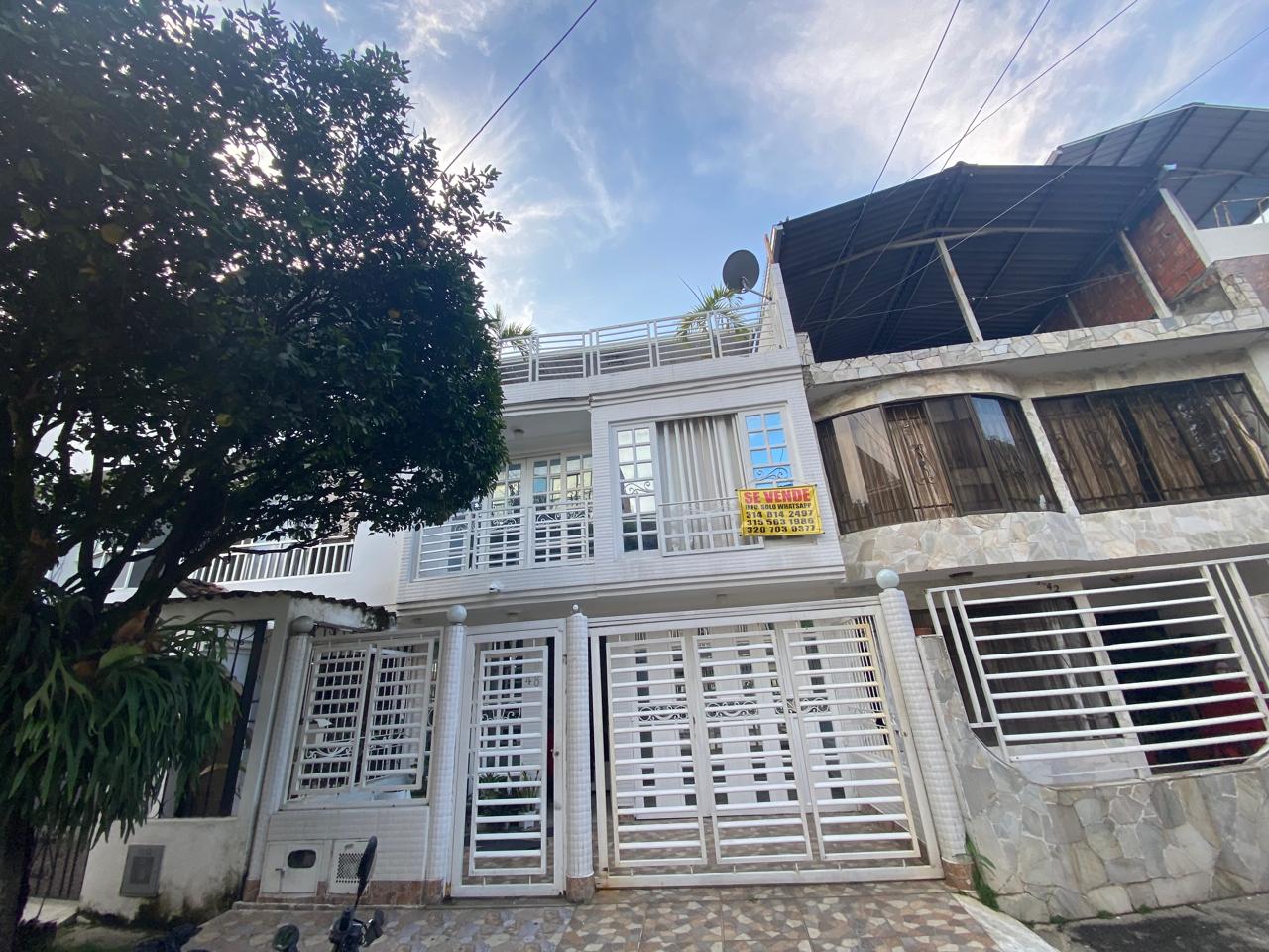 VENTA DE CASA UNIFAMILIAR EN CIUDAD 2000
