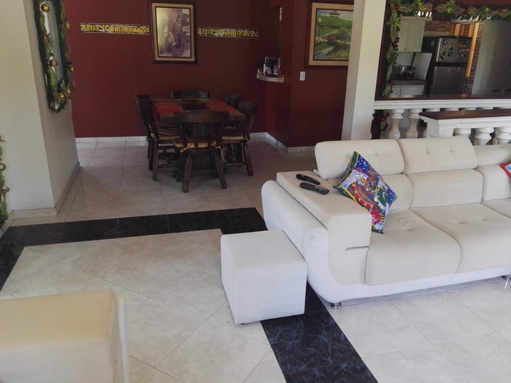 VENTA CASA COMERCIAL FRENTE A LA CARRETERA CENTRAL EL CERRITO CH
