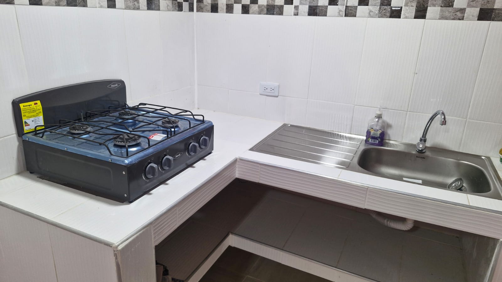 VENTA CASA 2 PISOS B. MANZANARES CIUDAD DEL VALLE - CANDELARIA CH