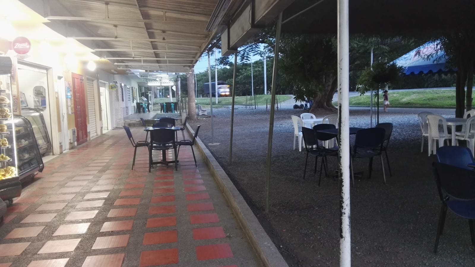 VENTA CASA COMERCIAL FRENTE A LA CARRETERA CENTRAL EL CERRITO CH