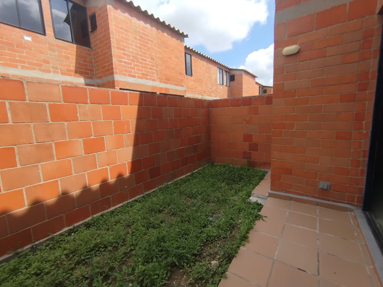 VENTA CASA OBRA GRIS CONJUNTO RES. ENTREVIENTOS JAMUNDI CH