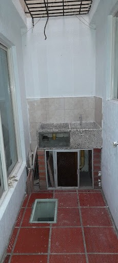 SE VENDE CASA C CORDOBA 3 PISOS INDEPENDIENTES, BENF RENTA RQ