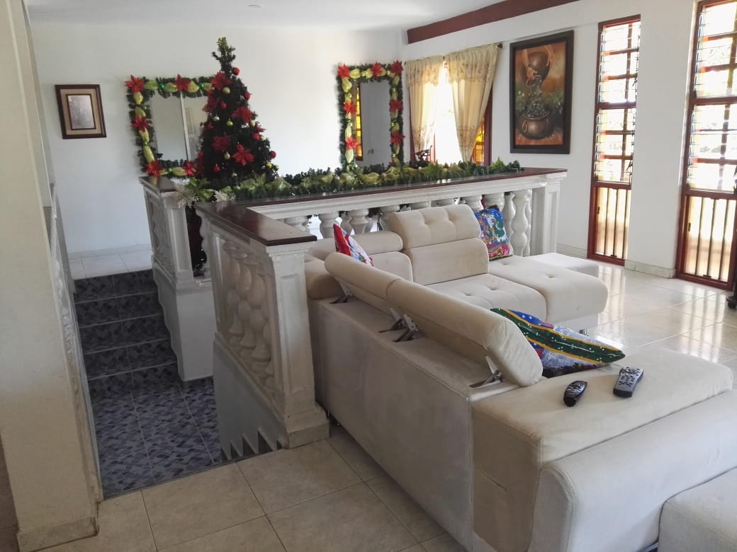 VENTA CASA COMERCIAL FRENTE A LA CARRETERA CENTRAL EL CERRITO CH