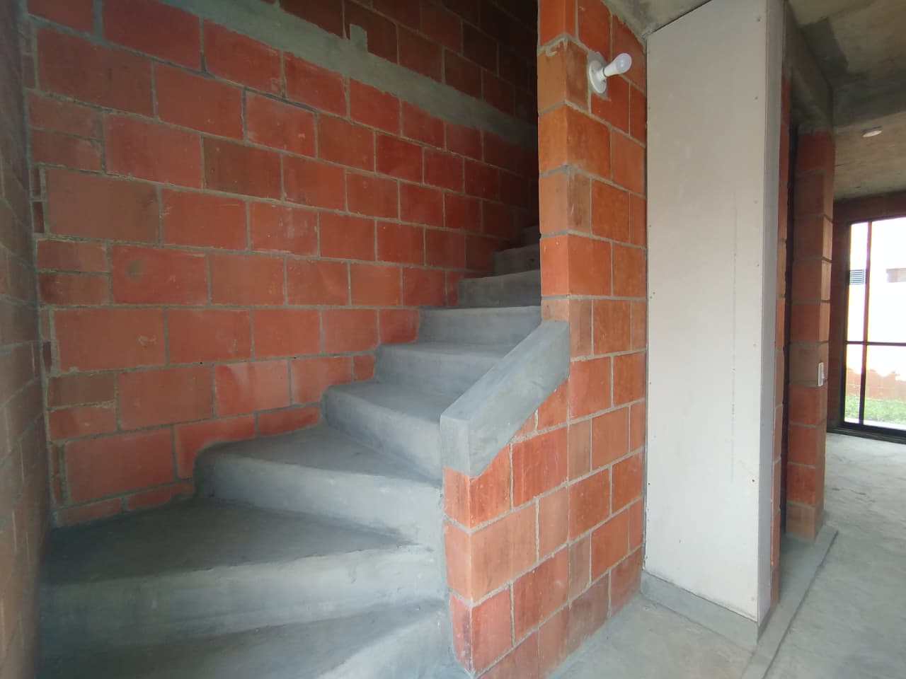 VENTA CASA OBRA GRIS CONJUNTO RES. ENTREVIENTOS JAMUNDI CH