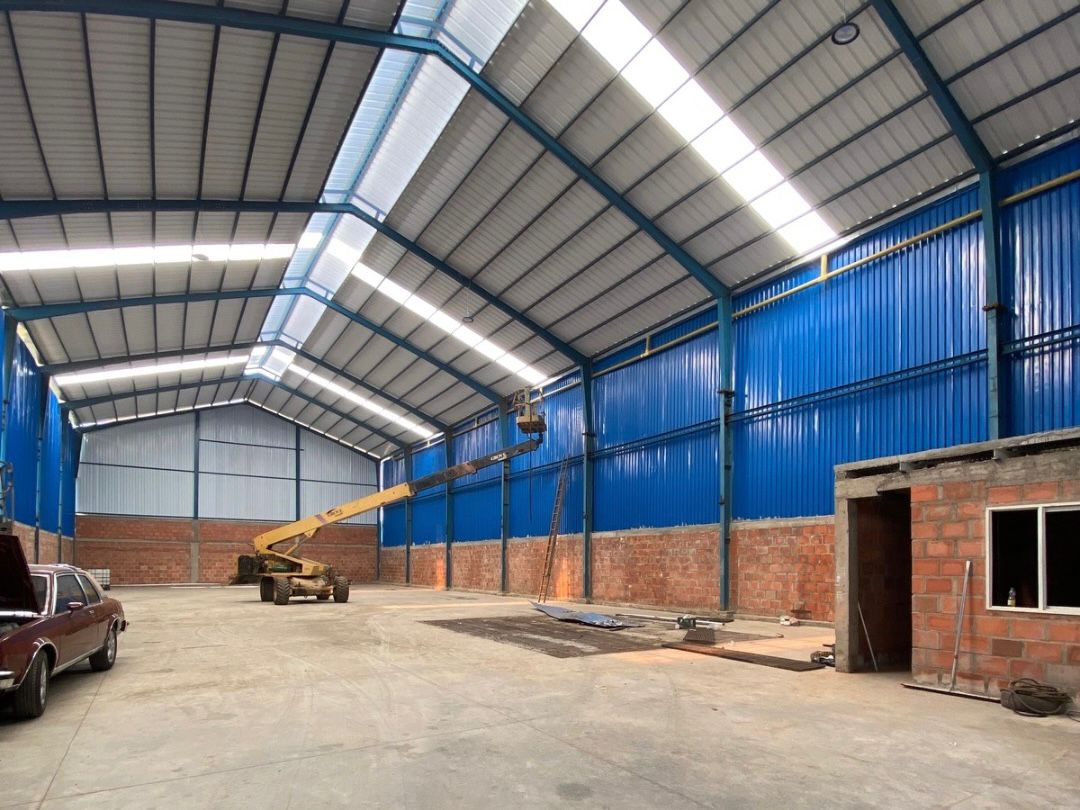 SE VENDE BODEGA DE 750MTS EN CAUCASECO