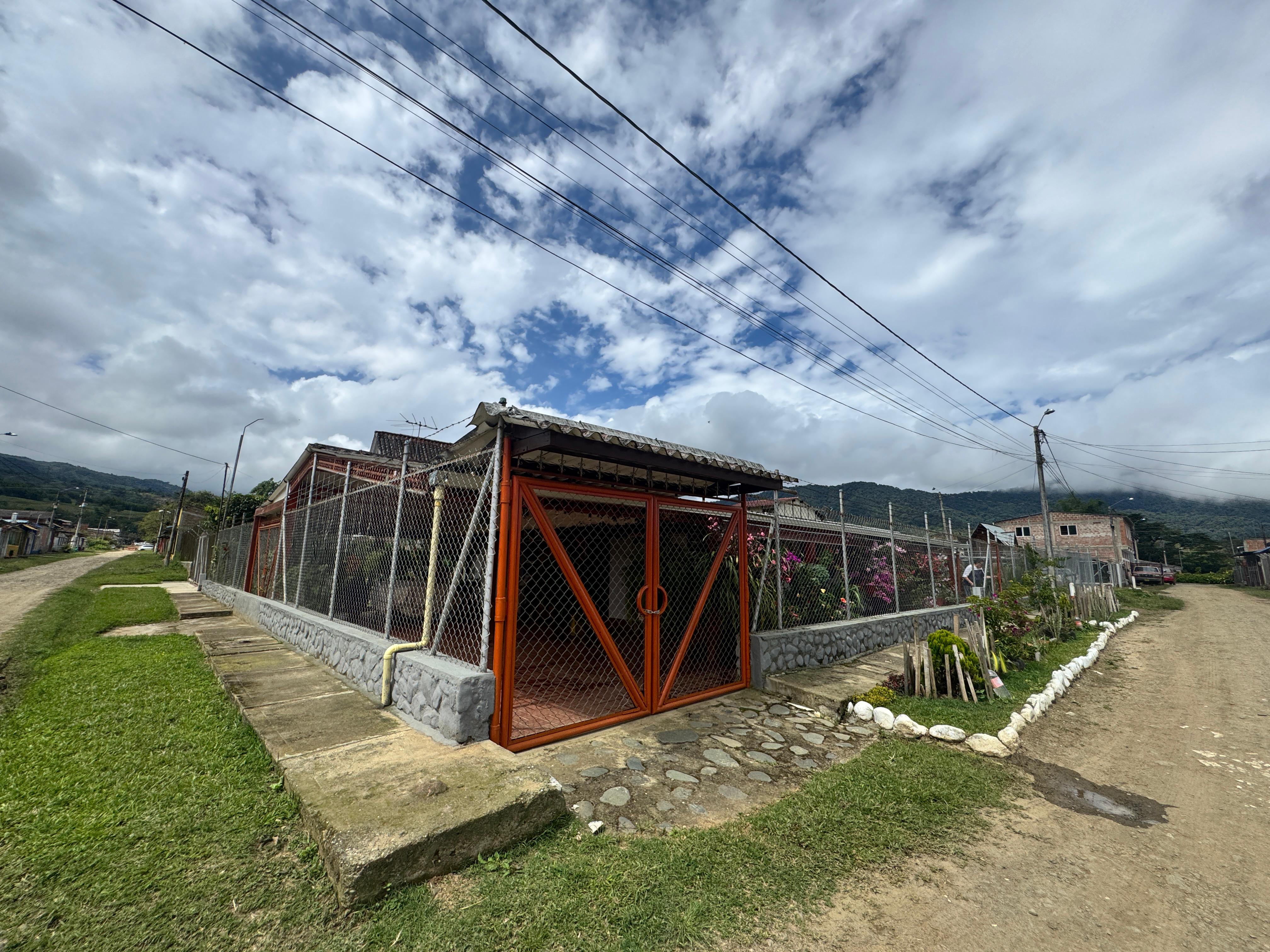 VENTA DE CASA CAMPESTRE EN EL QUEREMAL YK