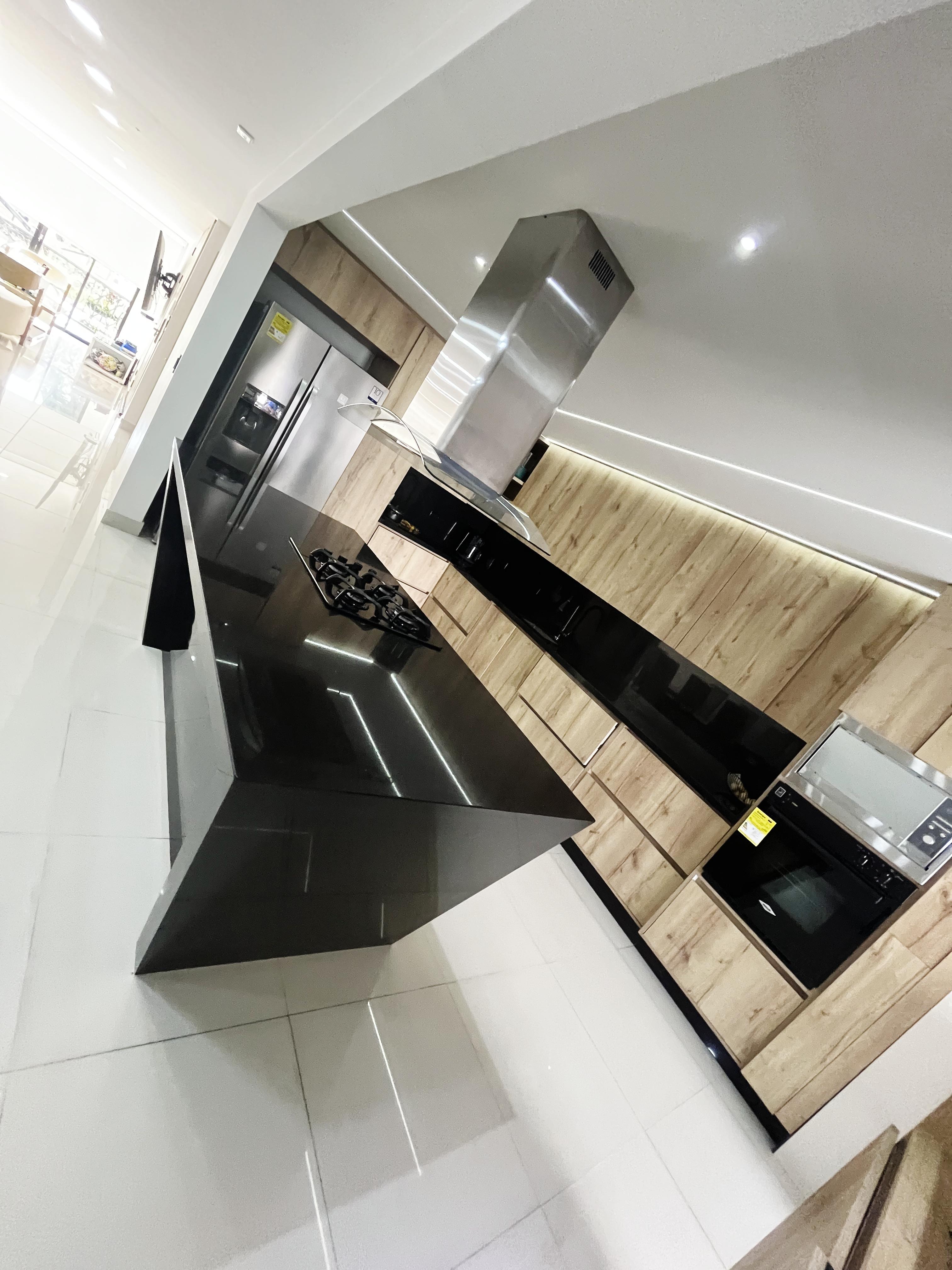 SE VENDE CASA TIPO LUXURY EN CONDOMINIO EN PRADOS DEL LIMONAR. JT