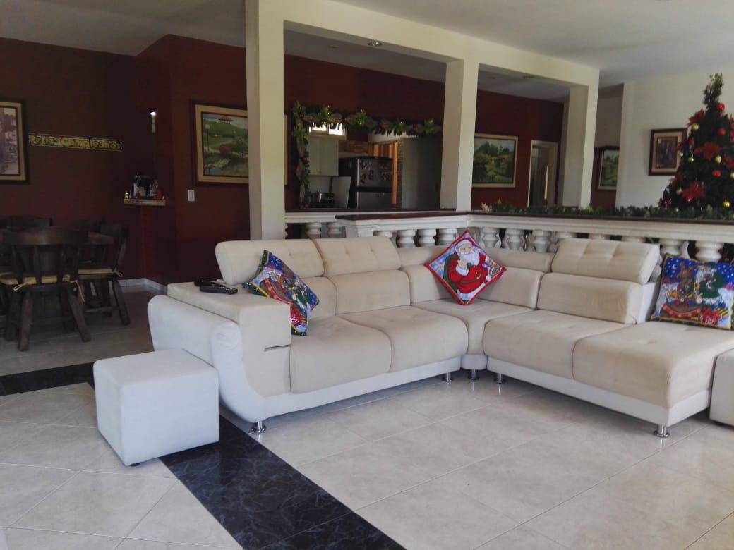 VENTA CASA COMERCIAL FRENTE A LA CARRETERA CENTRAL EL CERRITO CH