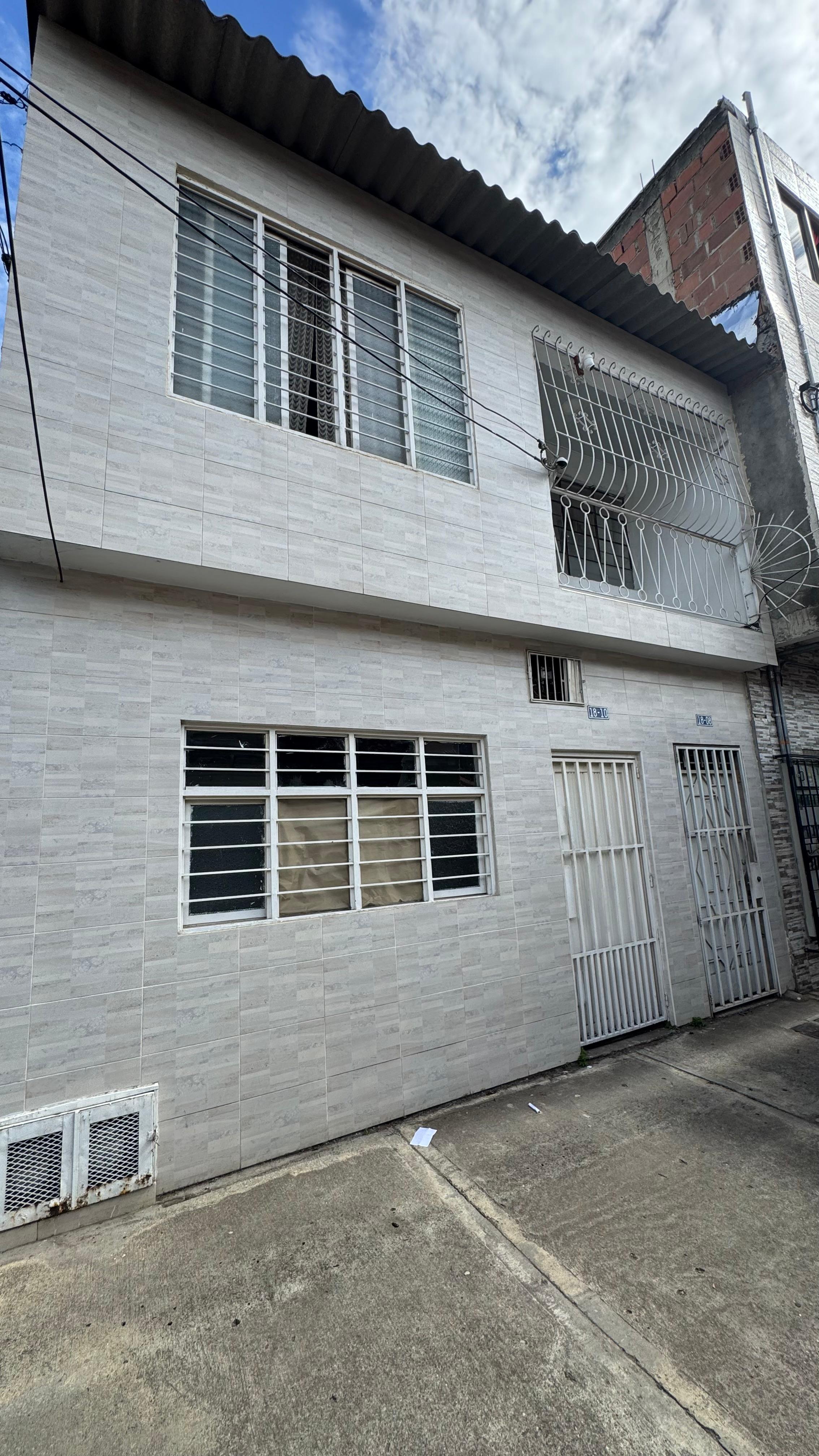 VENTA CASA BARRIO SANTA ELENA