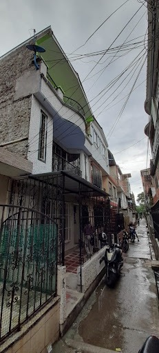 SE VENDE CASA C CORDOBA 3 PISOS INDEPENDIENTES, BENF RENTA RQ