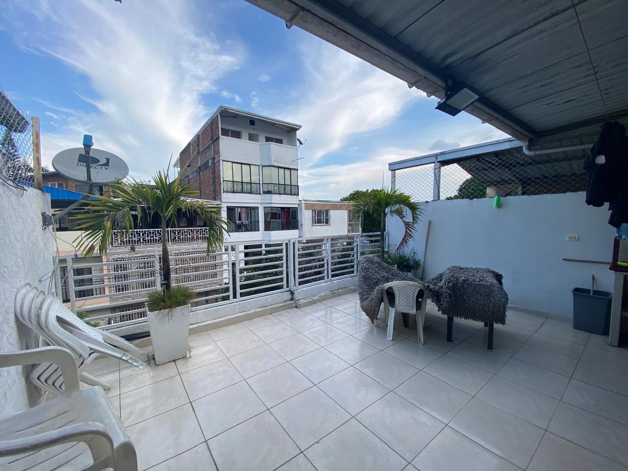 VENTA DE CASA UNIFAMILIAR EN CIUDAD 2000