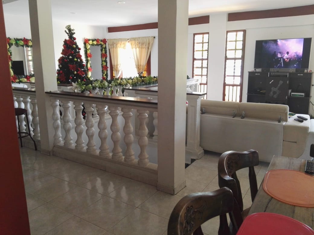 VENTA CASA COMERCIAL FRENTE A LA CARRETERA CENTRAL EL CERRITO CH