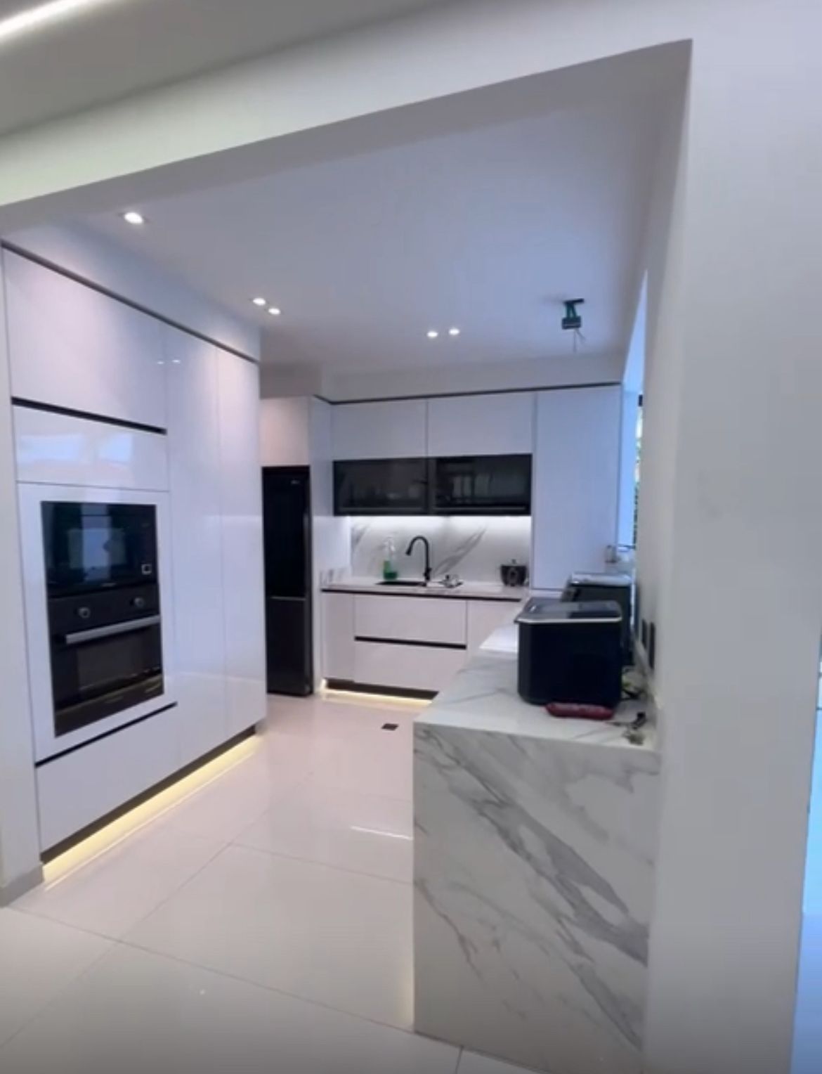 Se vende casa luxury de dos niveles en Pance