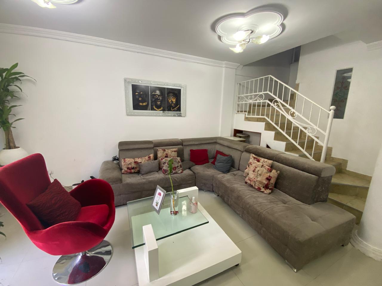 VENTA DE CASA UNIFAMILIAR EN CIUDAD 2000