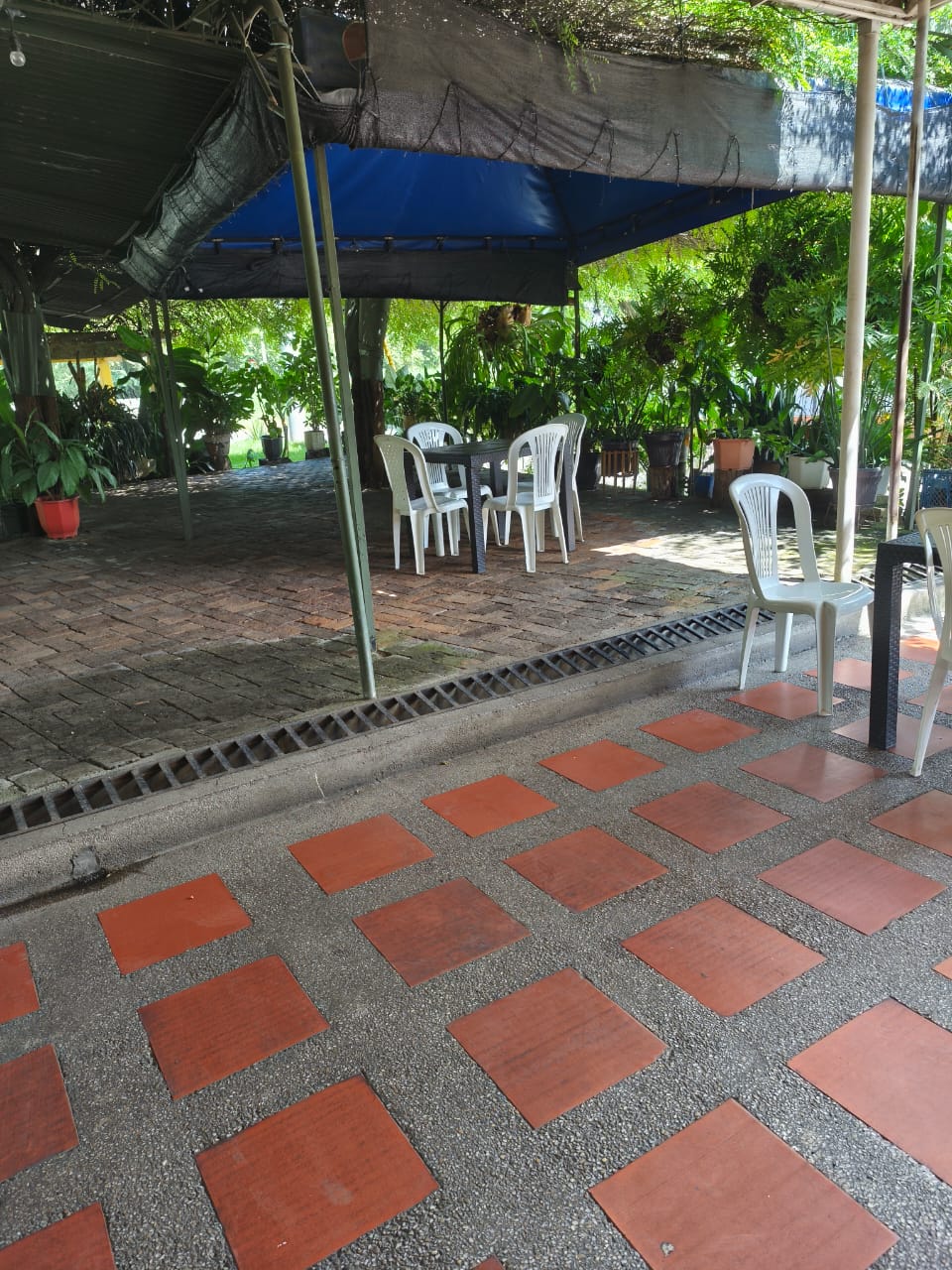 VENTA CASA COMERCIAL FRENTE A LA CARRETERA CENTRAL EL CERRITO CH