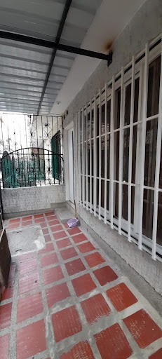 SE VENDE CASA C CORDOBA 3 PISOS INDEPENDIENTES, BENF RENTA RQ