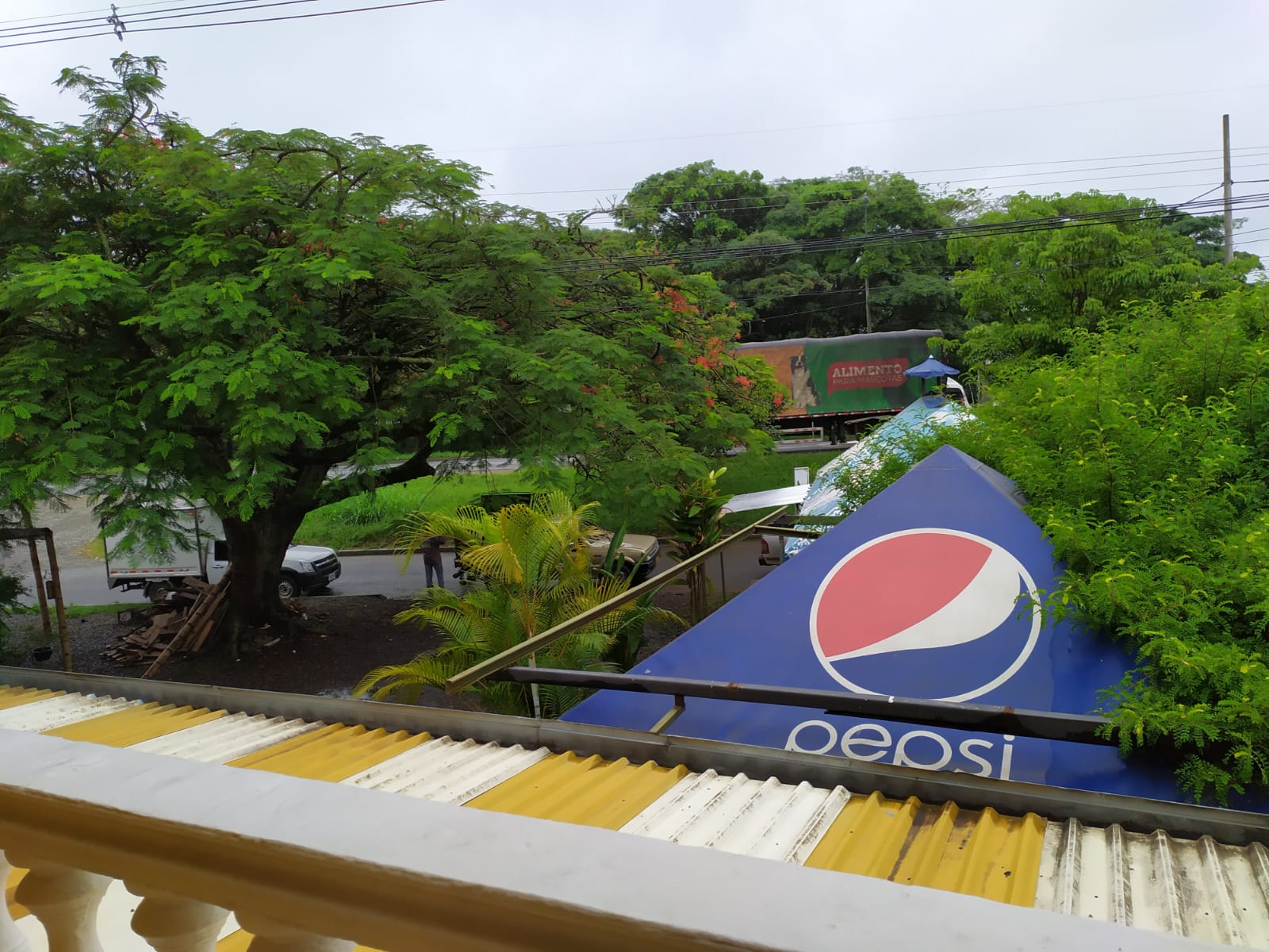 VENTA CASA COMERCIAL FRENTE A LA CARRETERA CENTRAL EL CERRITO CH