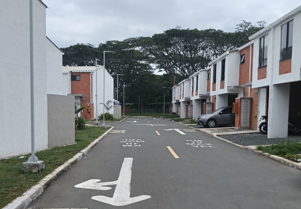 VENTA CASA OBRA GRIS CONJUNTO RES. ENTREVIENTOS JAMUNDI CH
