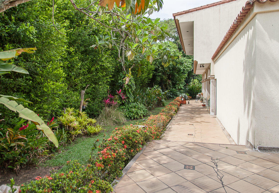 SE VENDE Y SE ALQUILA CASA CAMPESTRE EXTERNA EN PANCE