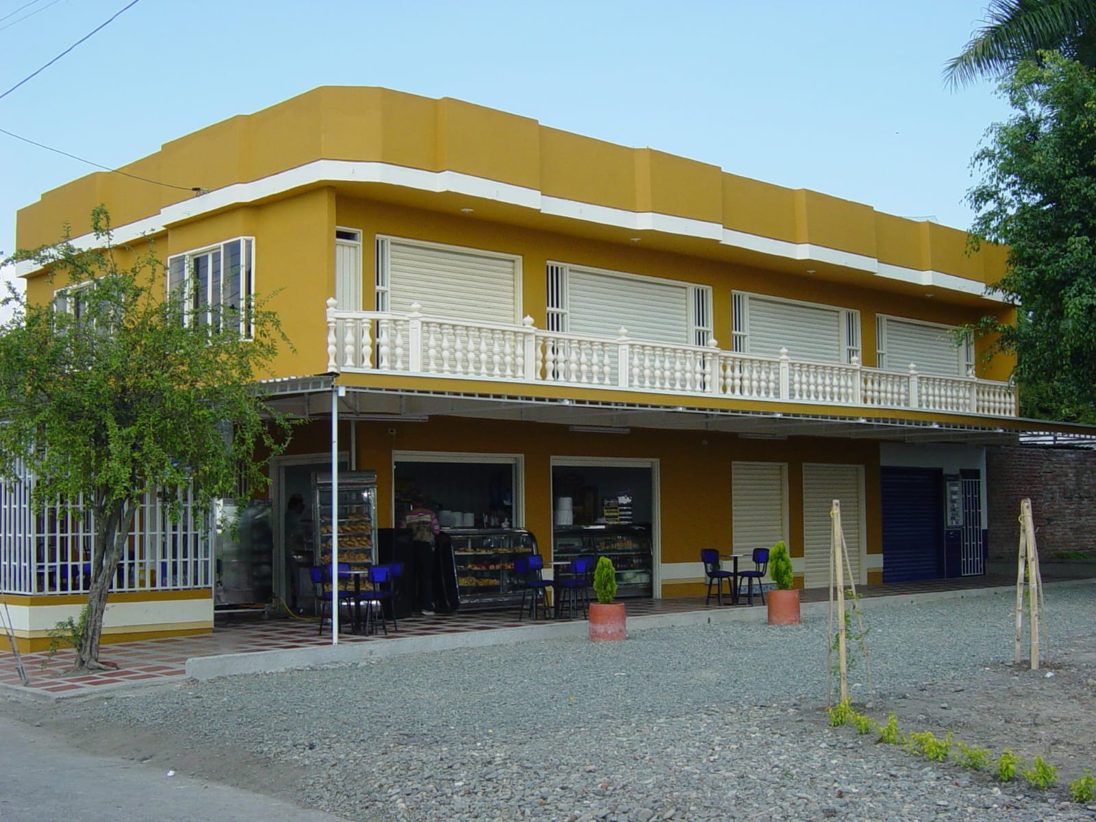 VENTA CASA COMERCIAL FRENTE A LA CARRETERA CENTRAL EL CERRITO CH