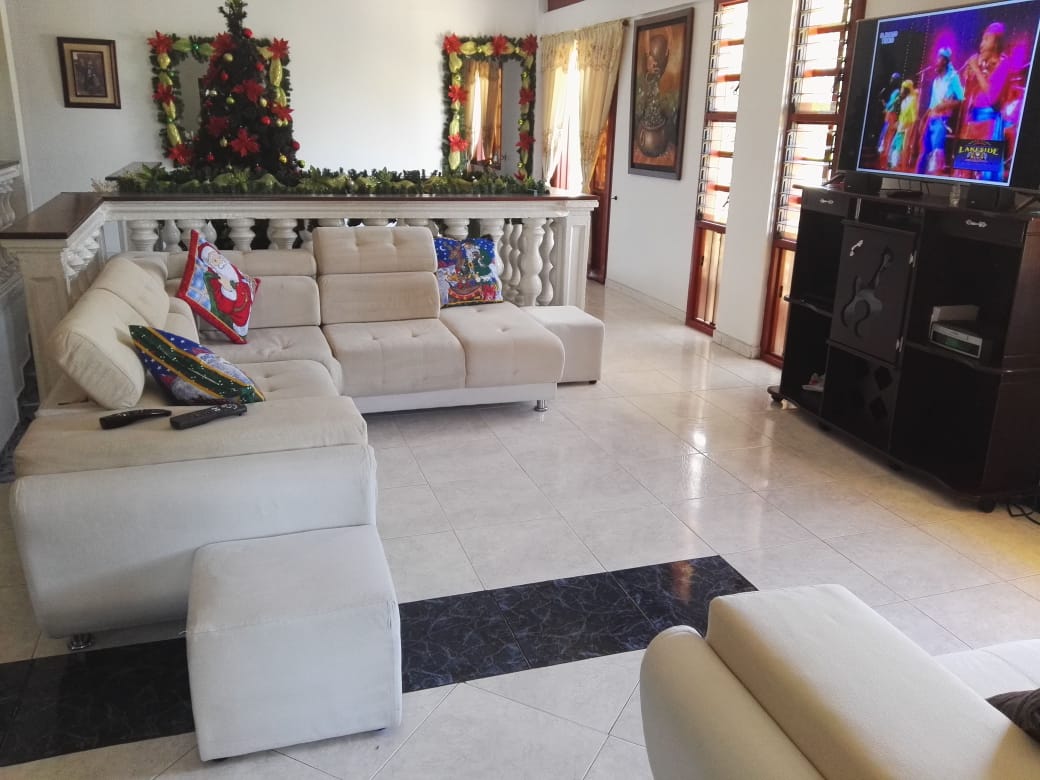 VENTA CASA COMERCIAL FRENTE A LA CARRETERA CENTRAL EL CERRITO CH