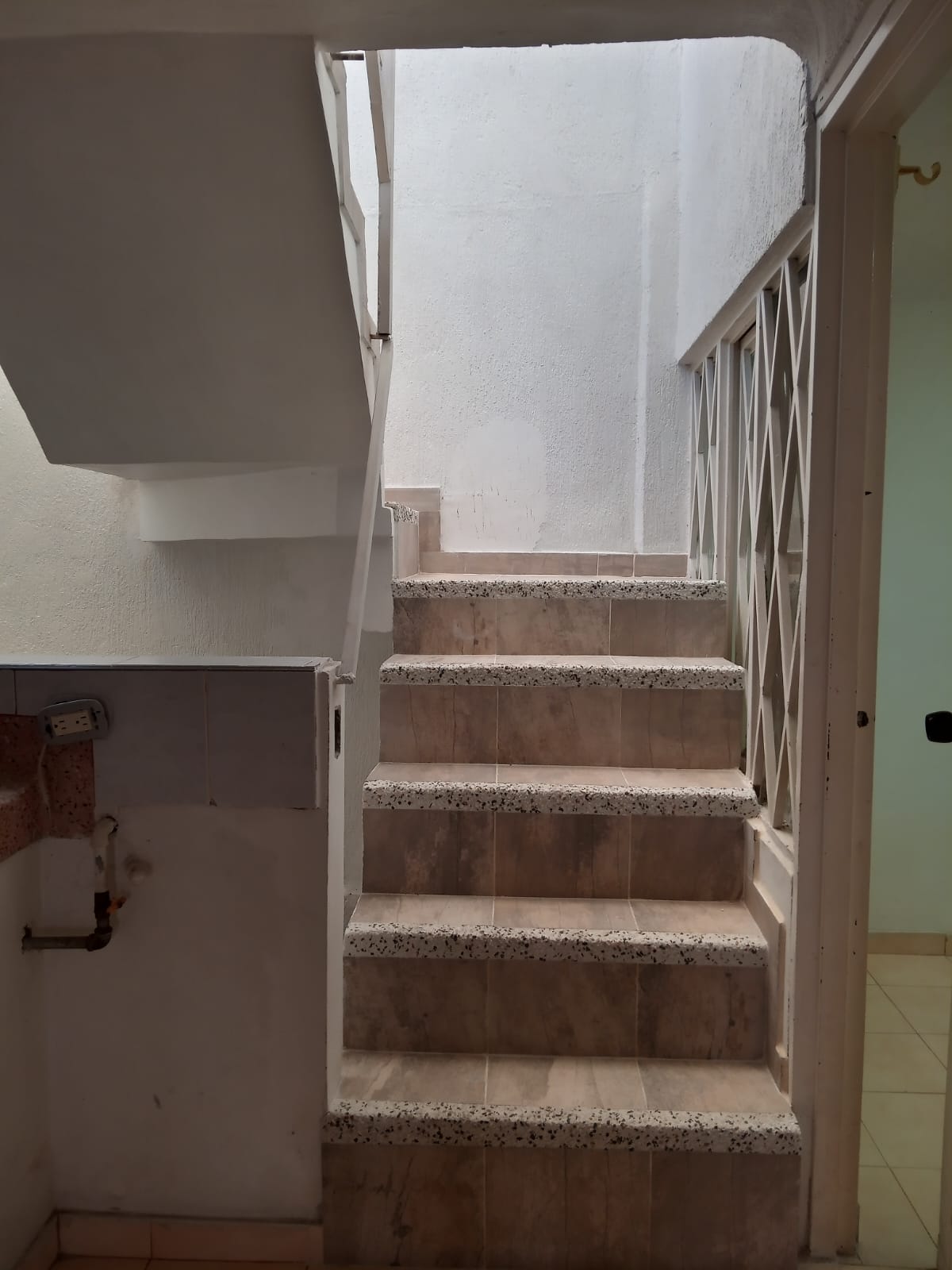 CASA MULTIFAMILIAR EN VENTA, B. NAPOLES, SUR, CALI CH-MN