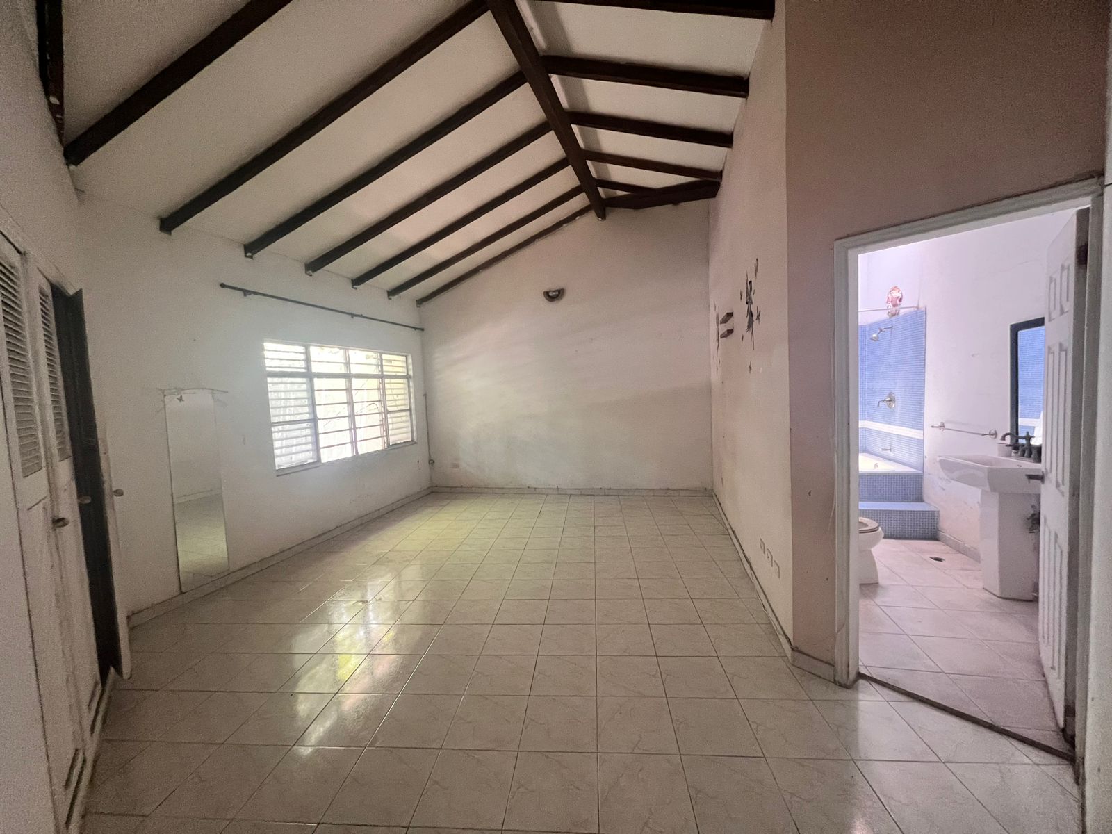 Se Vende Casa Netamente Residencial - Santa Rita - Cali KF