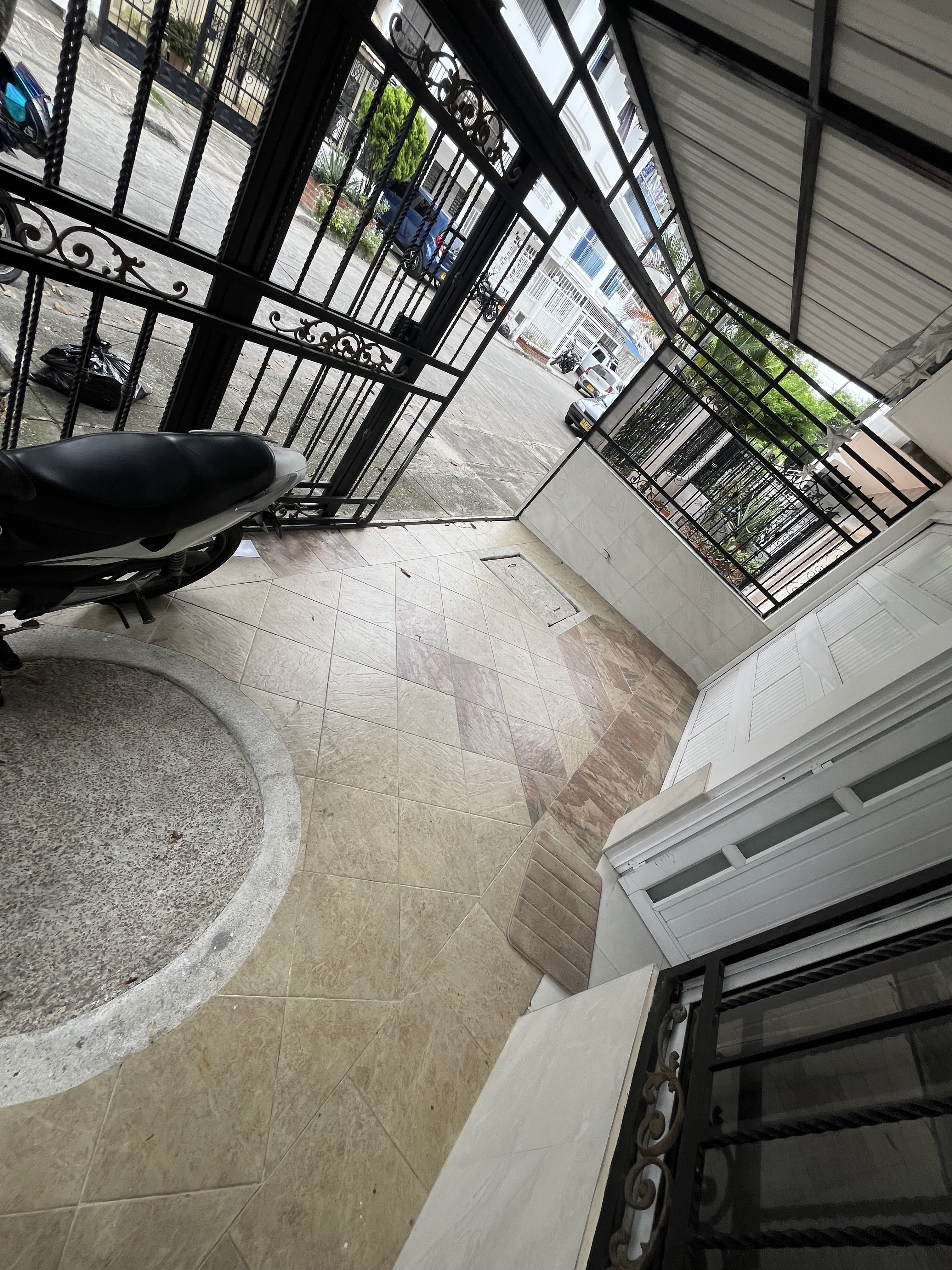 SE VENDE CASA CON 4 HABITACIONES EN EL CANEY