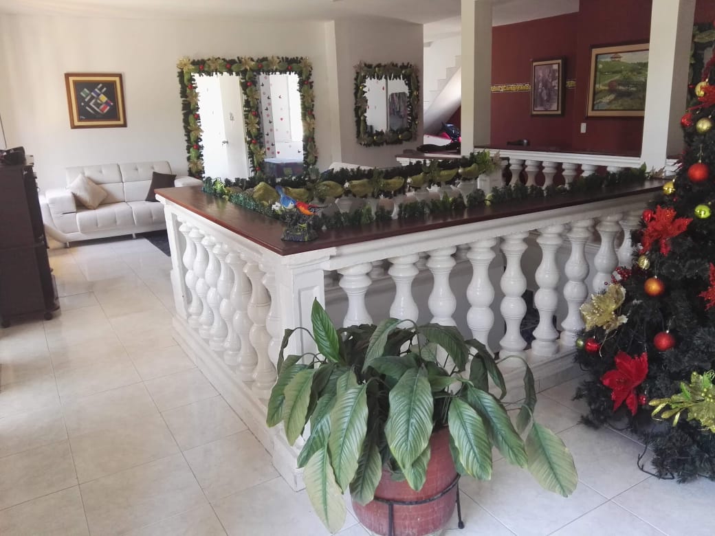 VENTA CASA COMERCIAL FRENTE A LA CARRETERA CENTRAL EL CERRITO CH
