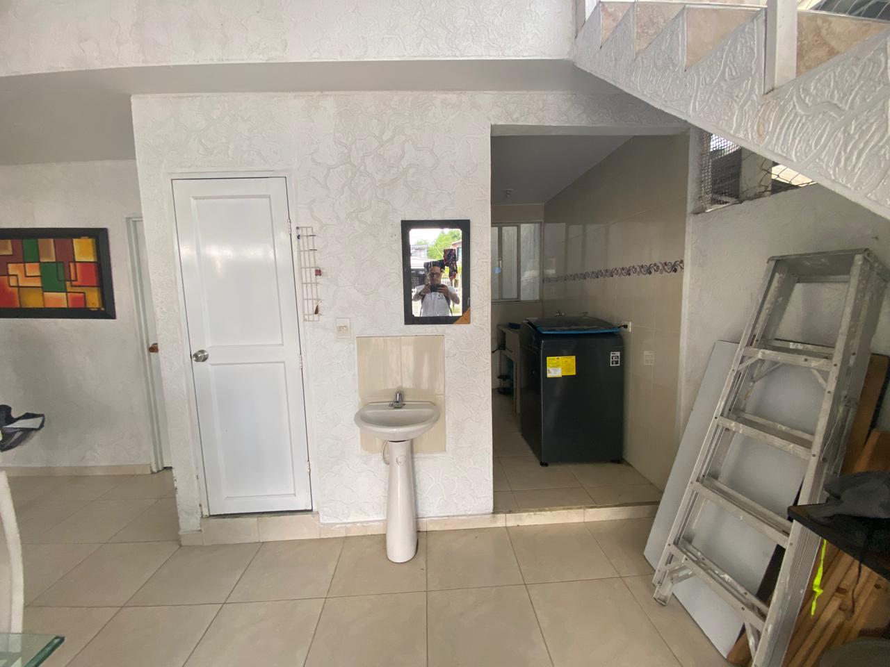 VENTA DE CASA UNIFAMILIAR EN CIUDAD 2000