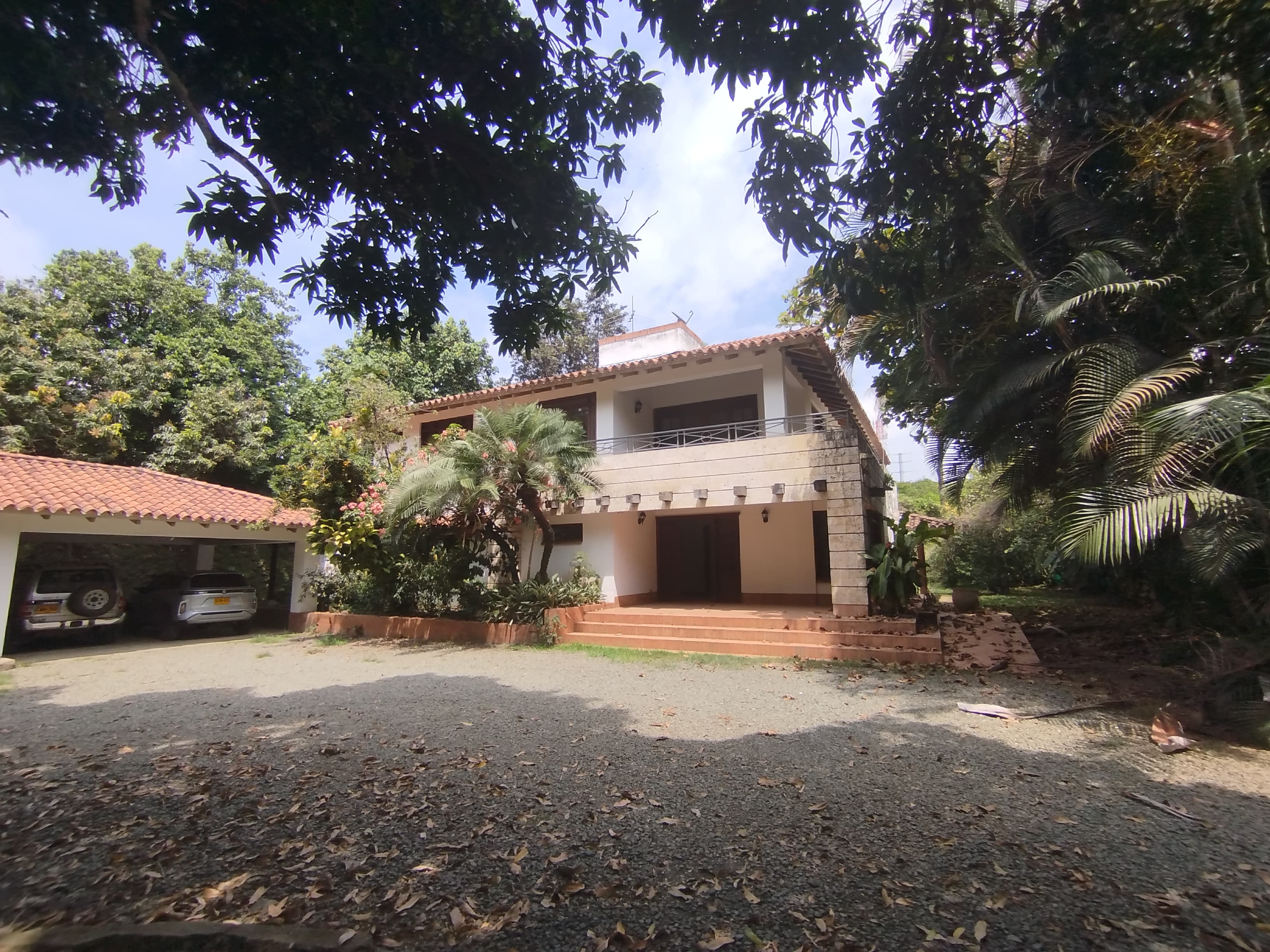VENTA CASA LOTE ESQUINERA COLINDA CON LA CIUDAD DE CALI CH