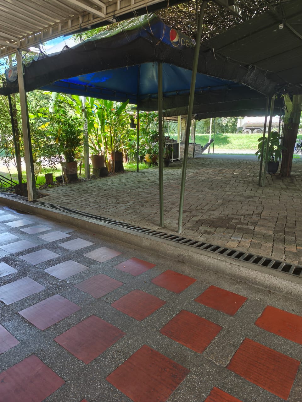 VENTA CASA COMERCIAL FRENTE A LA CARRETERA CENTRAL EL CERRITO CH