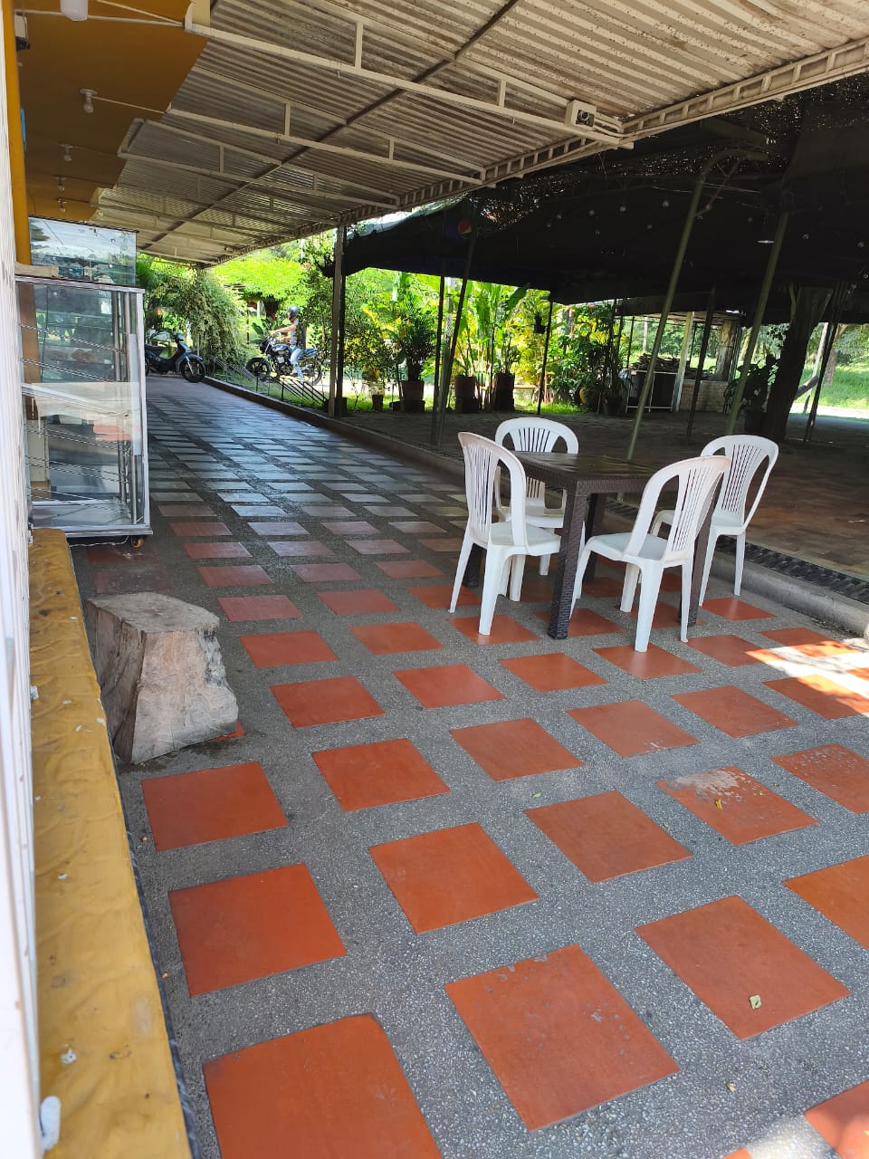 VENTA CASA COMERCIAL FRENTE A LA CARRETERA CENTRAL EL CERRITO CH