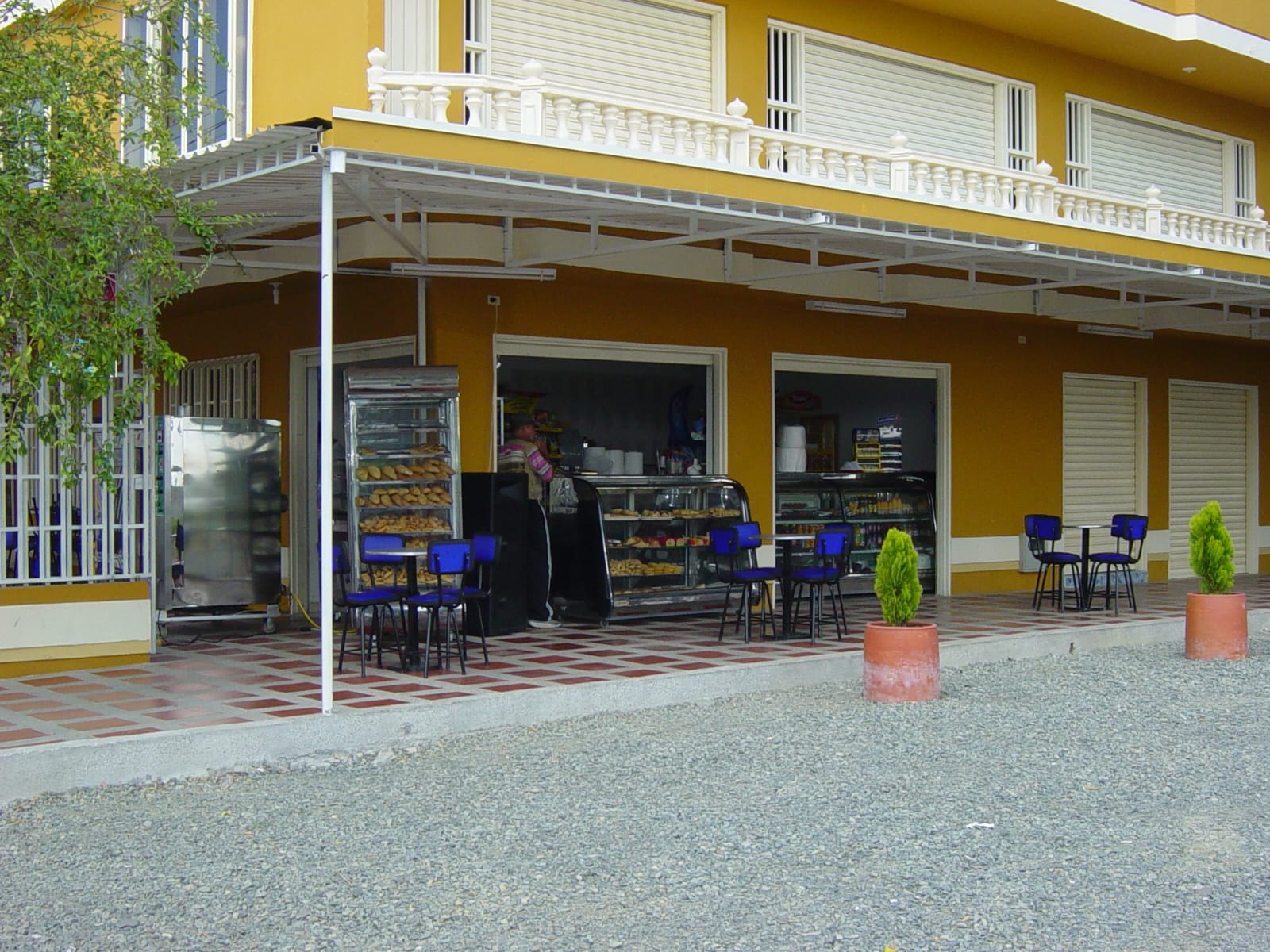 VENTA CASA COMERCIAL FRENTE A LA CARRETERA CENTRAL EL CERRITO CH