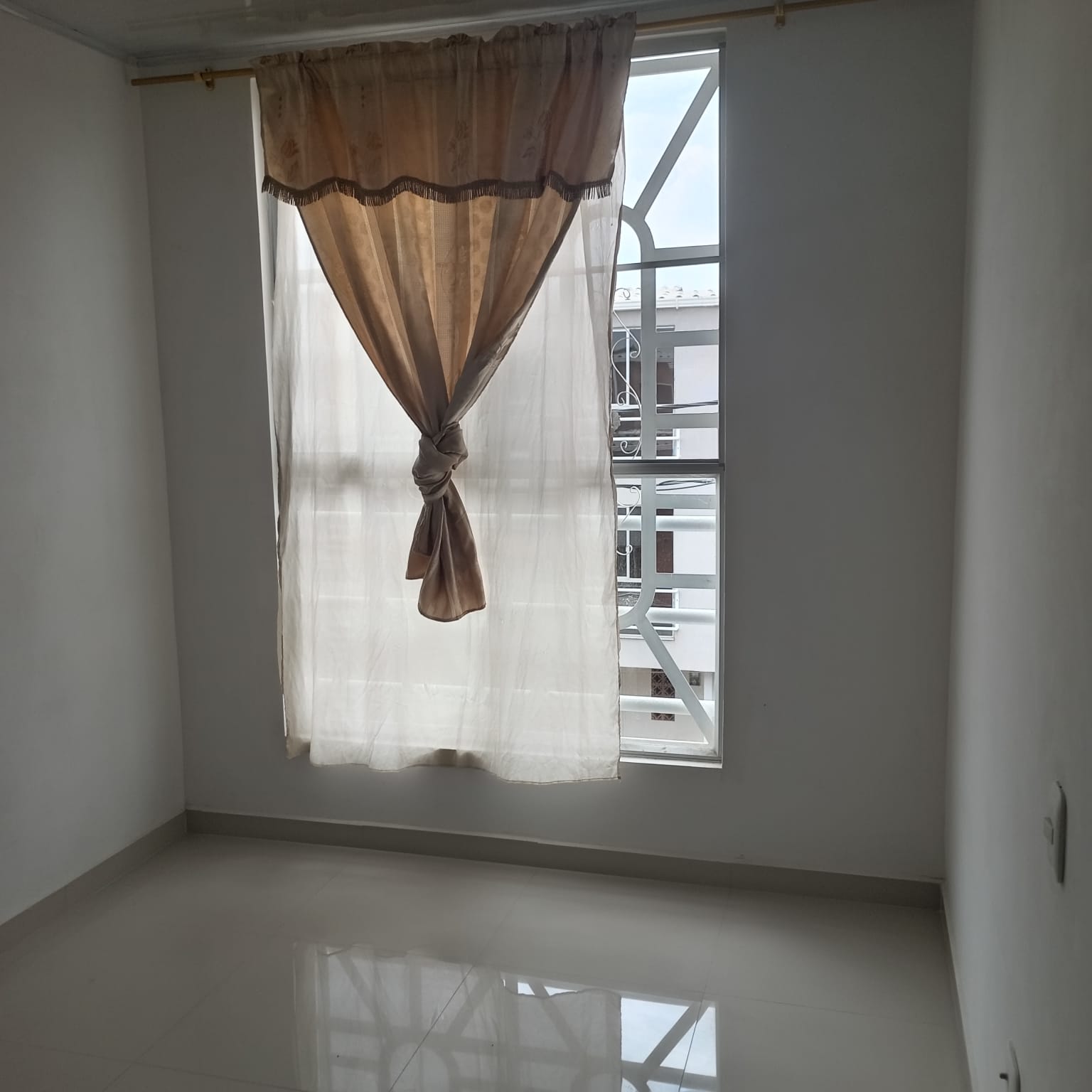 VENTA CASA 3 PISOS B. EDEN DEL PARQUE JAMUNDI CH