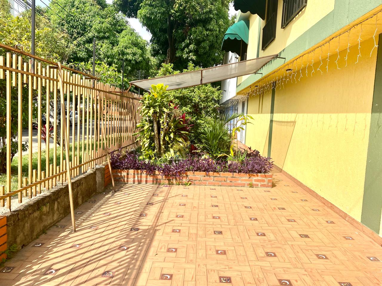 CASA ESQUINERA EN EL LIDO
