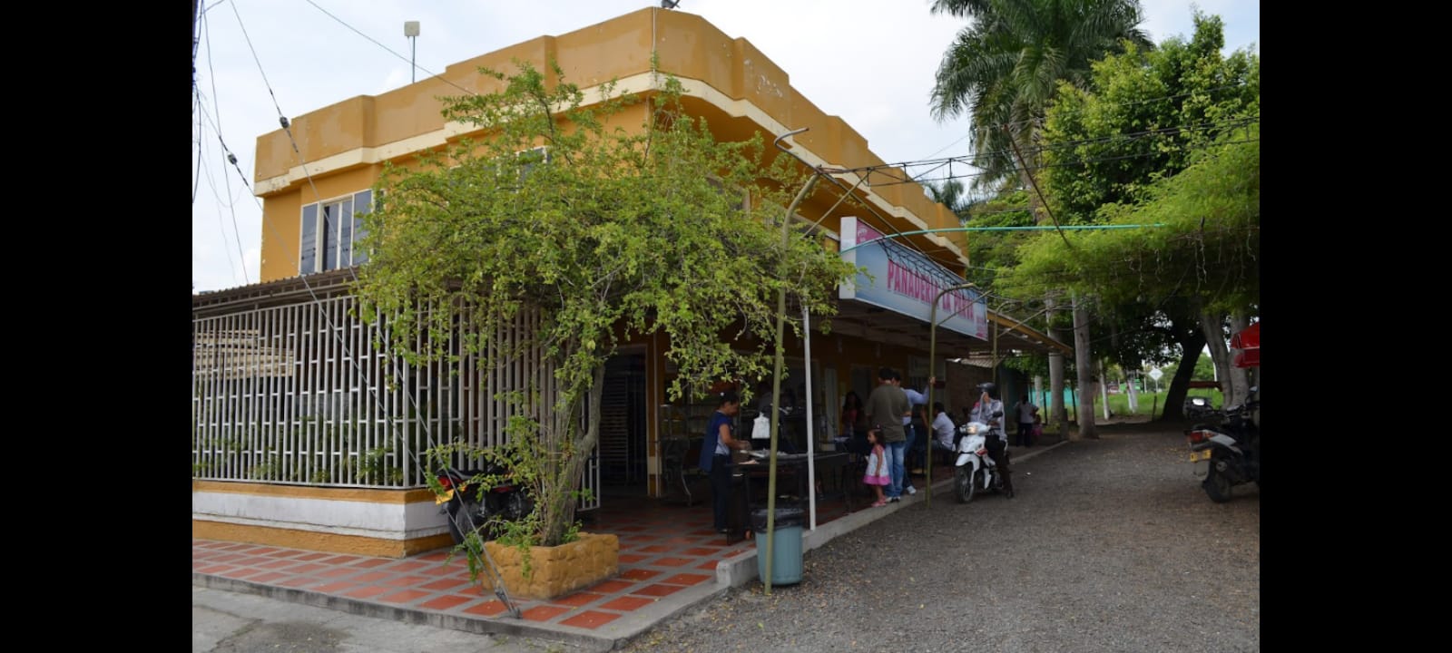 VENTA CASA COMERCIAL FRENTE A LA CARRETERA CENTRAL EL CERRITO CH