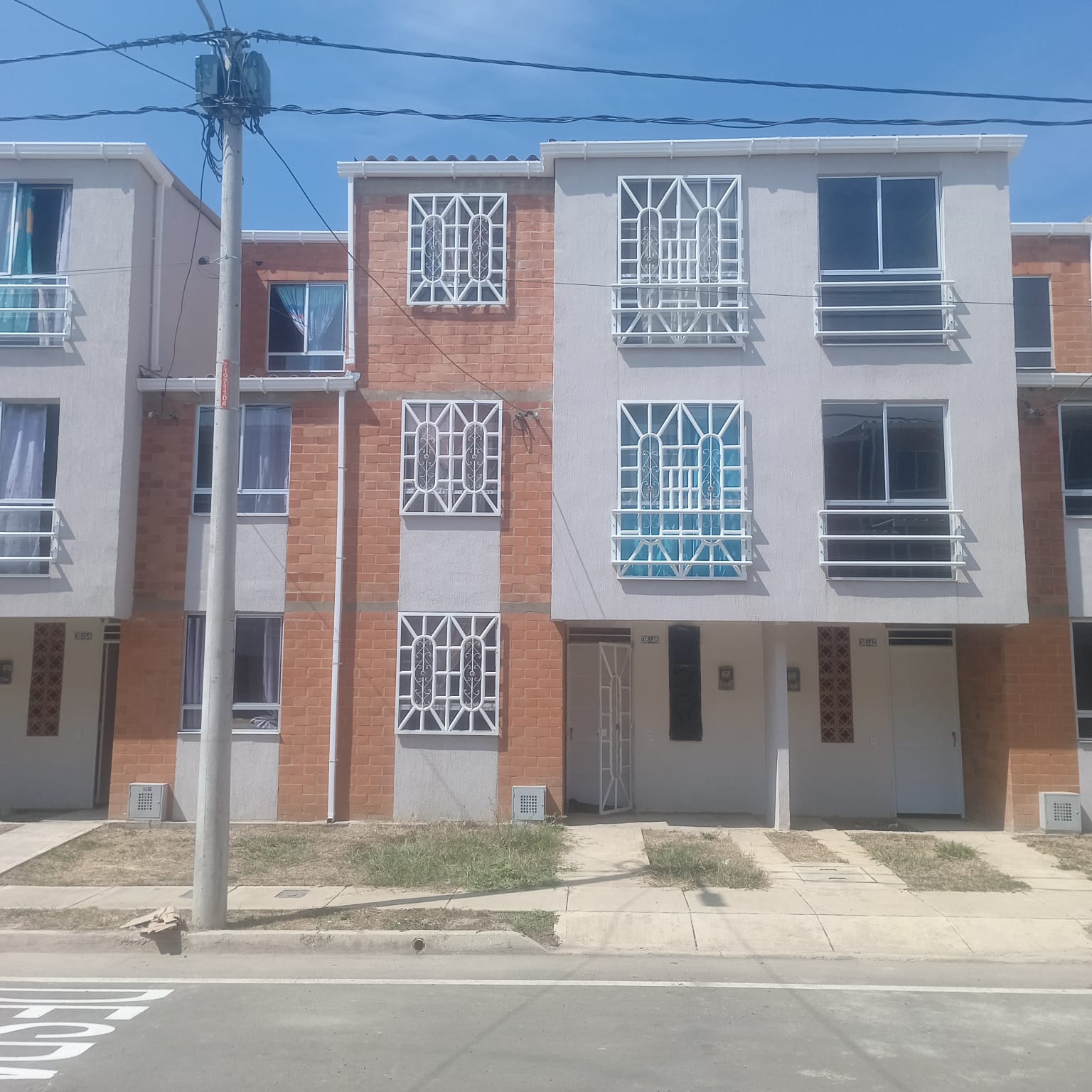 VENTA CASA 3 PISOS B. EDEN DEL PARQUE JAMUNDI CH