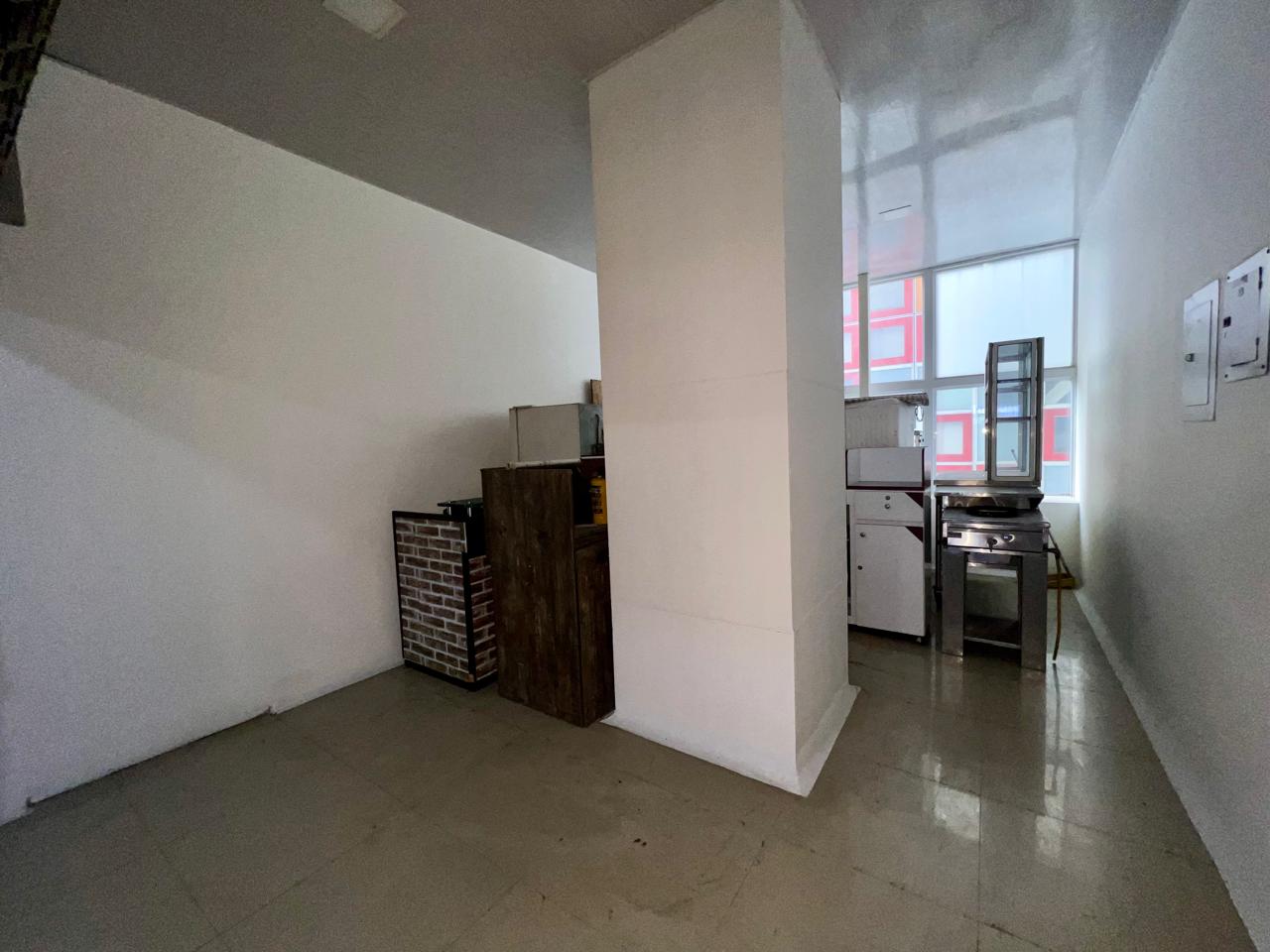 VENTA DE LOCAL  EDIFICIO LOS COLORES, CALI