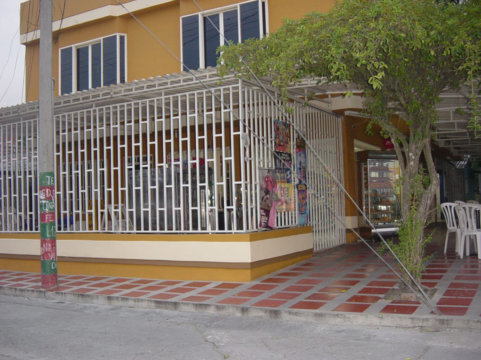 VENTA CASA COMERCIAL FRENTE A LA CARRETERA CENTRAL EL CERRITO CH
