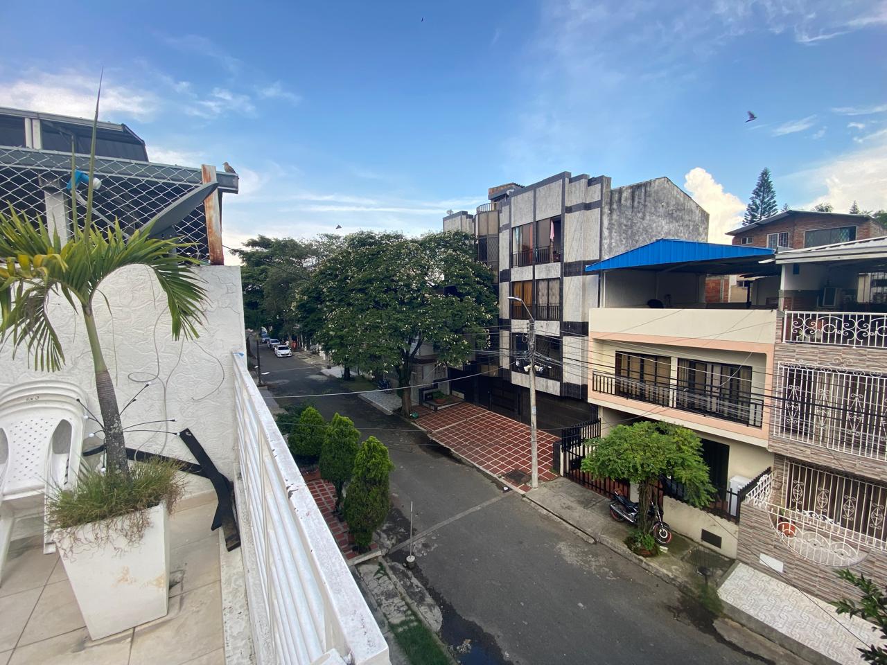 VENTA DE CASA UNIFAMILIAR EN CIUDAD 2000