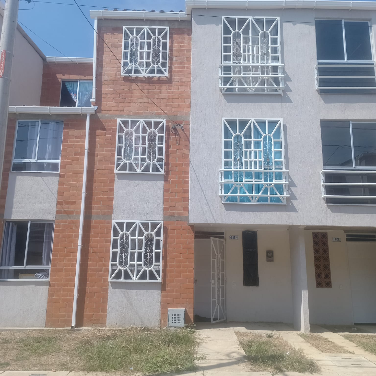 VENTA CASA 3 PISOS B. EDEN DEL PARQUE JAMUNDI CH