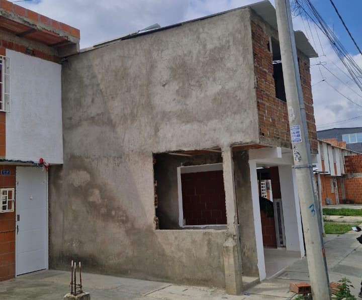 VENTA CASA 2 PISOS B. MANZANARES CIUDAD DEL VALLE - CANDELARIA CH