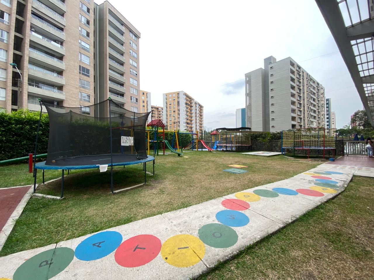 VENTA APARTAMENTO 124m2 CONJUNTO PATIOS DE LA FLORA NORTE CALI CH
