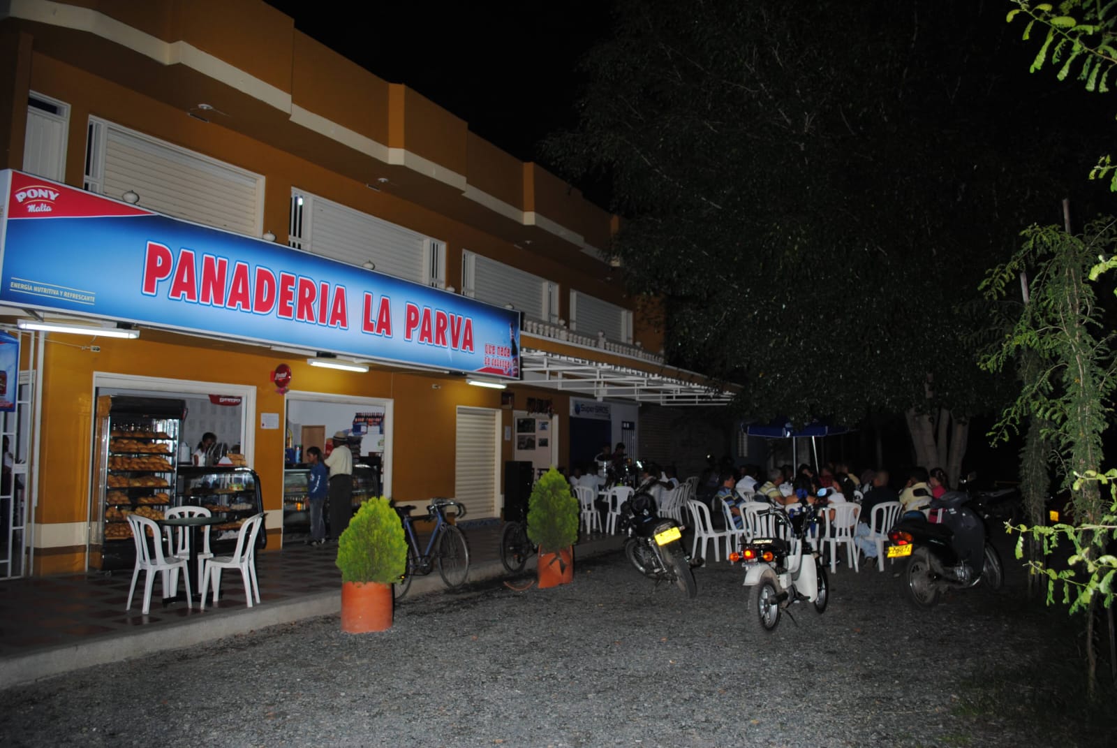 VENTA CASA COMERCIAL FRENTE A LA CARRETERA CENTRAL EL CERRITO CH