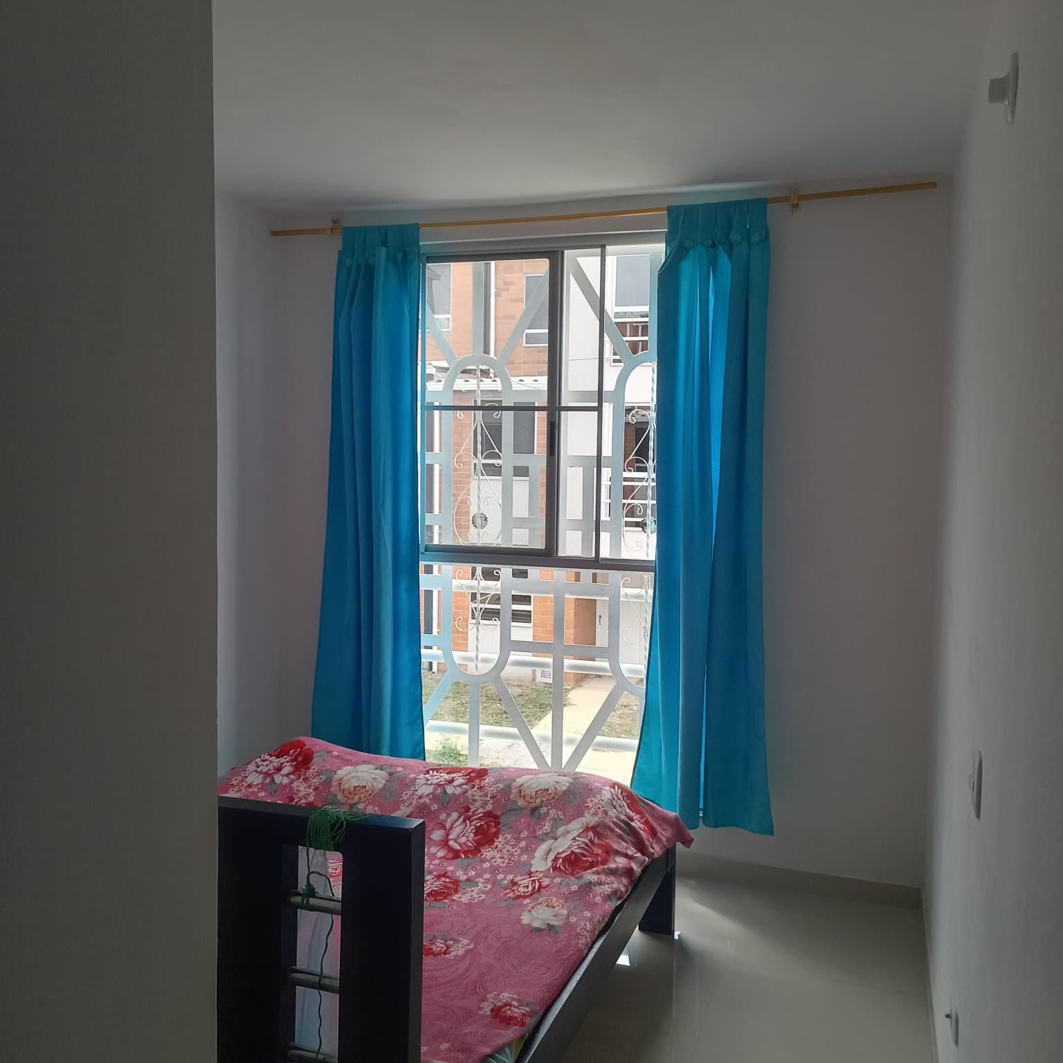 VENTA CASA 3 PISOS B. EDEN DEL PARQUE JAMUNDI CH