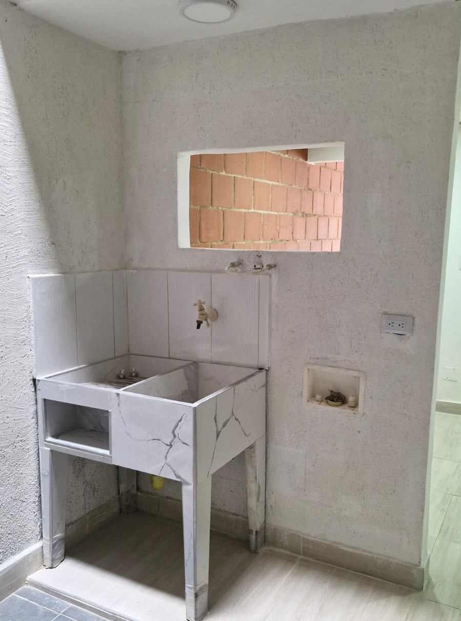 VENTA CASA 2 PISOS B. MANZANARES CIUDAD DEL VALLE - CANDELARIA CH