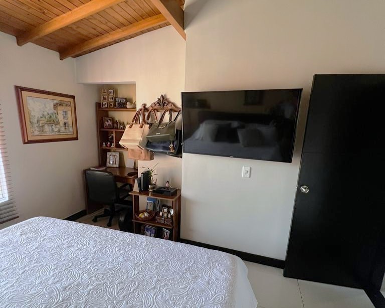 Apartamento En Venta Loma San Julian El Poblado Medellín